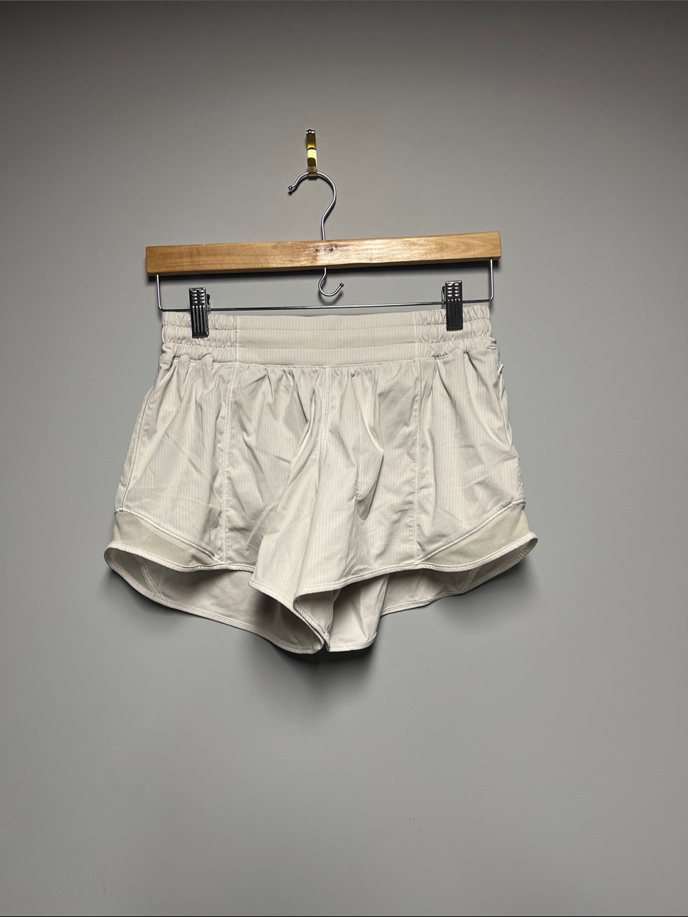 lululemon athletica Cream-White Women's Athletic Shorts size 8 tall